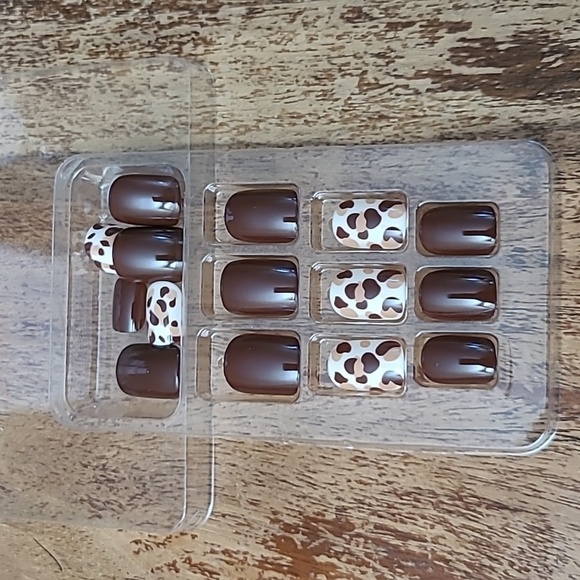 2/$16 Brown Leopard Press On Nails - Picture 8 of 13